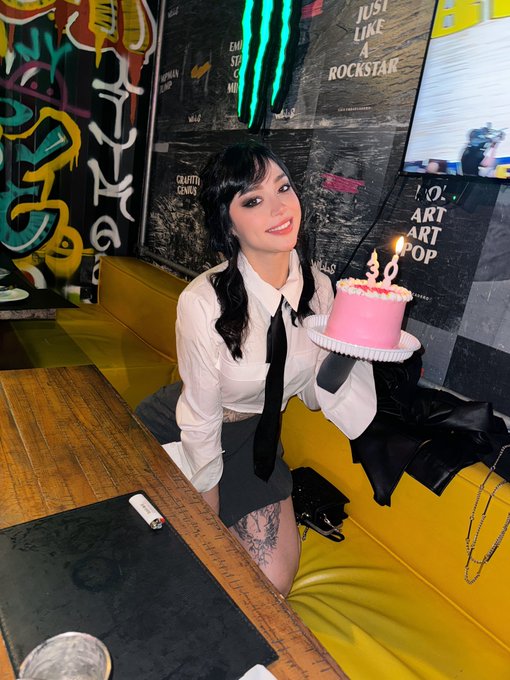 Ontem foi t&atilde;o bom 🩷🎂 https://t.co/P1VGwmUYWG