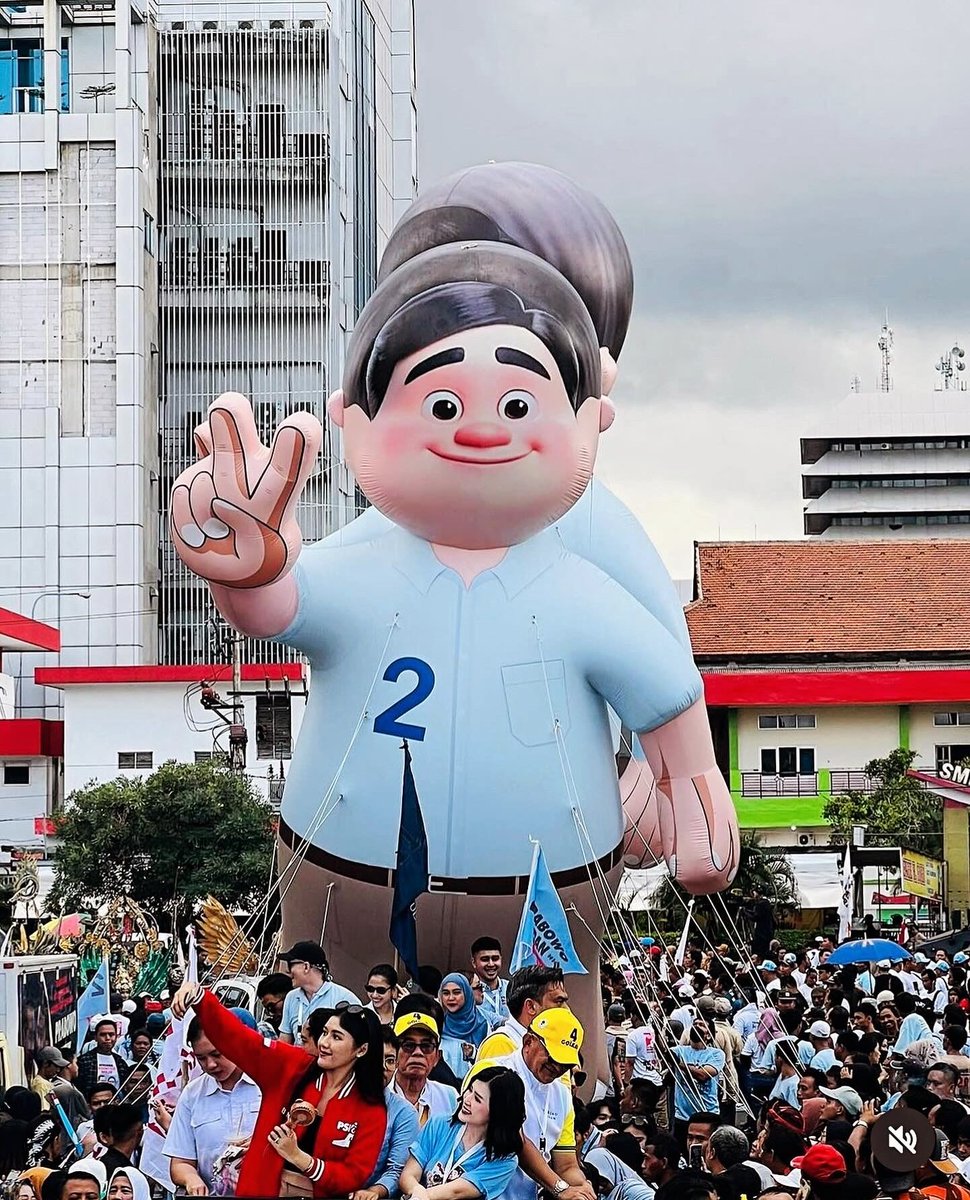 gibran_tweet's tweet image. Masih belum move on dari keseruan Kirab Kebangsaan kemarin di Semarang. Bertemu ratusan ribu warga Jawa Tengah dengan riang gembira. Epik!