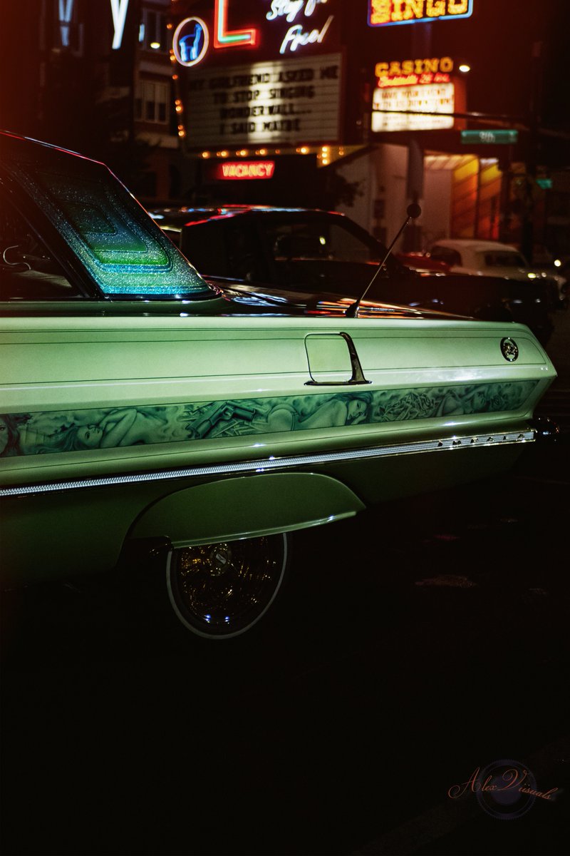 under them Vegas lights. 🎰
