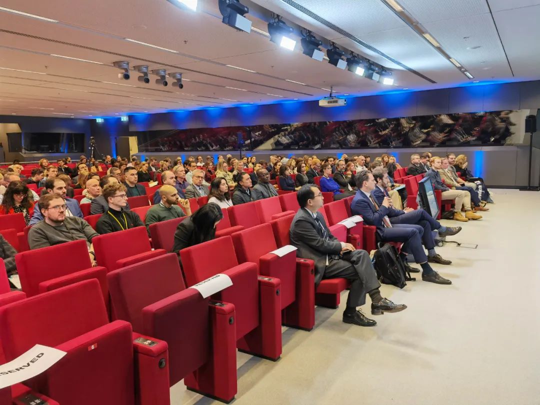 On Jan 24, Chinese Ambassador to Luxembourg Hua Ning attended the opening of the Cyber Security Forum hosted by the Delegation for Cyberspace of the International Committee of the Red Cross (ICRC) in Luxembourg and met with the next general director of ICRC Mr Pierre Krähenbühl.