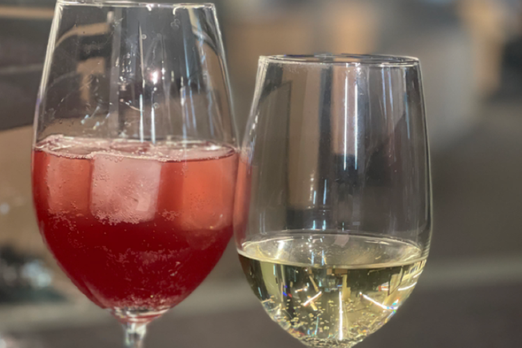 NycciNellis's tweet photo. Shaken or stirred?? Let us know in the comments 💬
@UrbanGrape + @PetiteCeriseDC + #TurncoatBar + @BOURBONSTEAKDC + @eatyourpizza + #ResidentsDC + @sevenreasonsdc + @PlanetWineShop + @churchkeydc
https://t.co/icN8SNXhI3 https://t.co/UElX925bhL