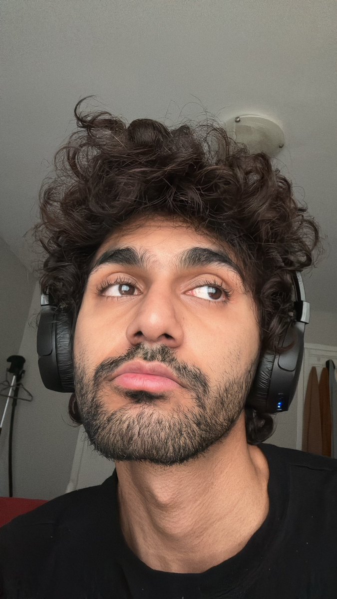 Insane_Vampire_'s tweet image. If Monday is here had a face :/ 

#MondayMorning #needmotivation