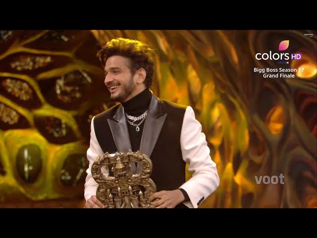 AhsaanBabar's tweet photo. #BiggBoss17 Grand Finale Munawar Faruqui wins Bigg Boss Season 17 trophy #BiggBoss17 

#BiggBoss #Munawar Faraqui #SalmanKhan𓃵
#BiggBoss17GrandFinale #MunawarFaraqui𓃵 #BiggBoss17 #MannaraChopra #BiggBoss17Finale https://t.co/cH9HNvyVMj