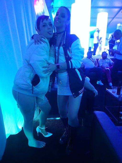GUYS I met @AmirahAdaraxxx at the white party this year! even though I was so drunk I will never ever<a class="tags" href="/tag/amirahadaraxxx">@amirahadaraxxx</a><a href="/tag/mvsales"class="tags"><span>#mvsales</span></a>