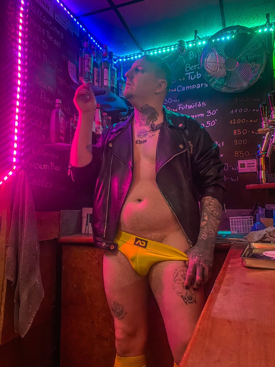 Gerygay31's tweet photo. Ha már nincs fasz akkor ribanckodjunk munka után 😉 #gay #gaybartender #gayjocks #gaytattoo #gayleather #gayboots #gayfetish https://t.co/wlqjCreu7g