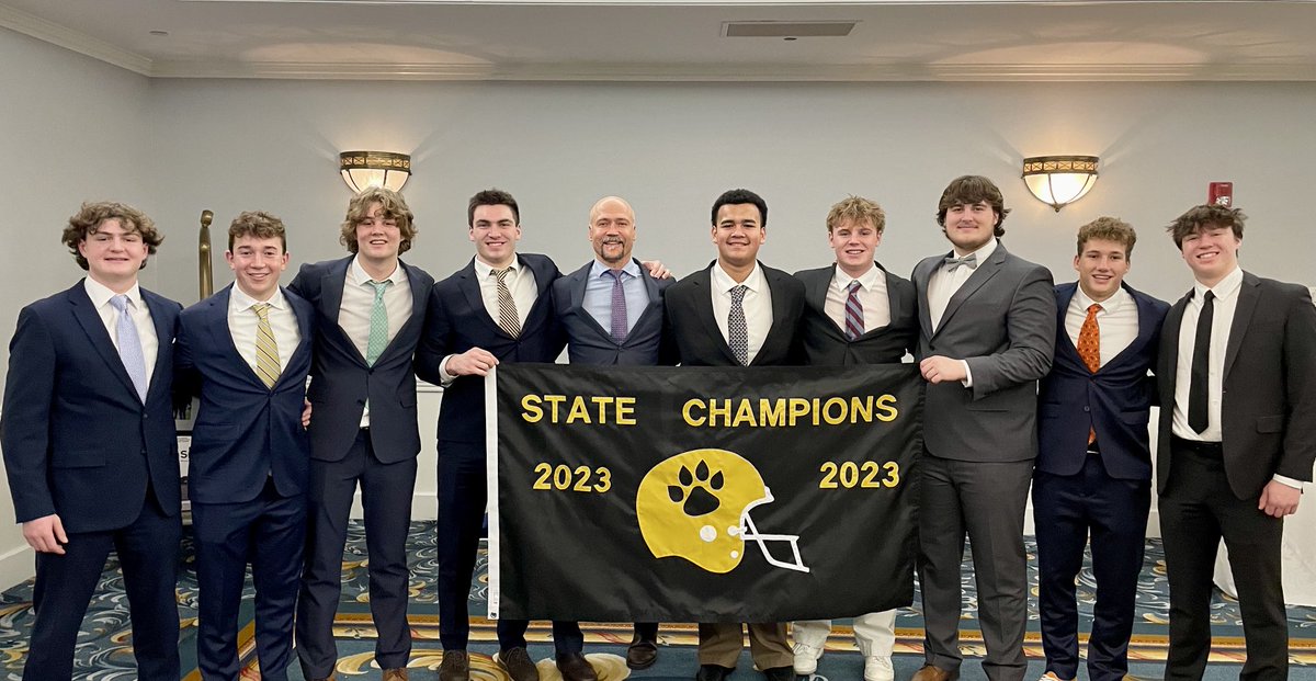 ErikBecker42's tweet photo. Proud to honor our Seniors today.

Proud to give “Season of Life” to each of them.

Better people make better players.

#BuildingMenForOthers

@HandOfMadison @JoeEhrmann76 https://t.co/S4B7PrsNd3