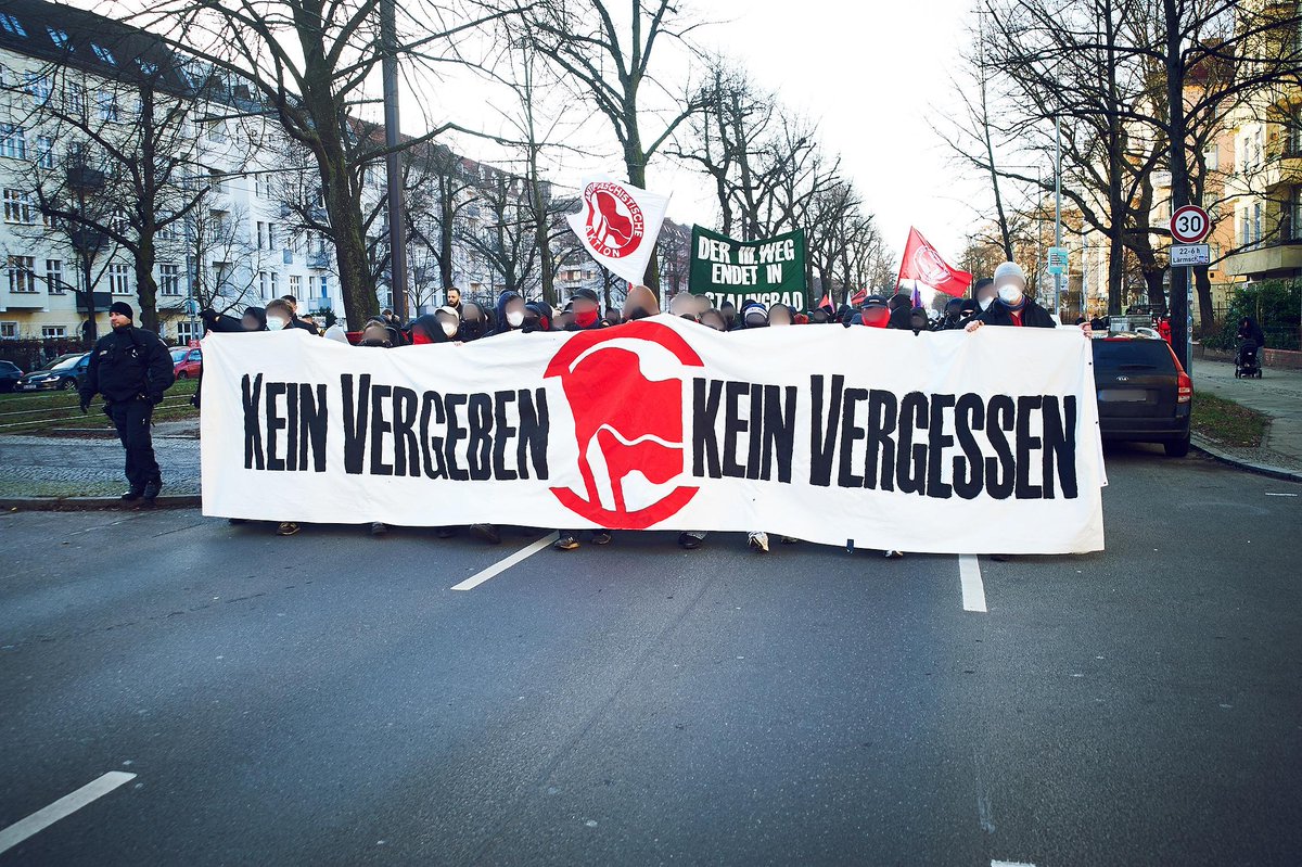 AAGS_161's tweet photo. Am Samstag gedachten wir den Holocaustopfern sowie den Menschen die sich dem #NSregime in den Weg stellten. Natürlich waren Dick und Doof auch anwesend.

Kein vergeben kein vergessen https://t.co/2xPp0CUPNk