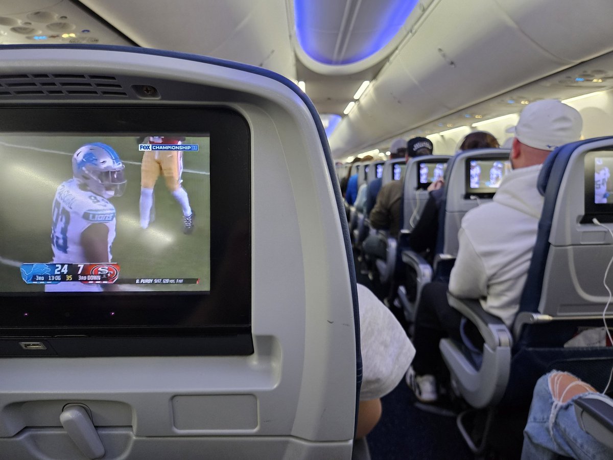 JuggleRob's tweet image. This flight is actually just a Lions watch party