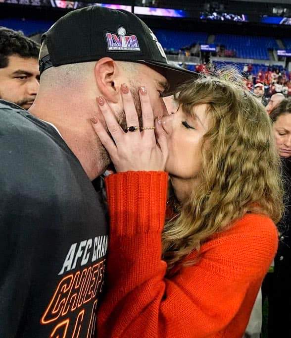 _jcav's tweet image. Go Taylor's BF @tkelce #NFLPlayoffs #KansasCityChiefs #SuperBowl