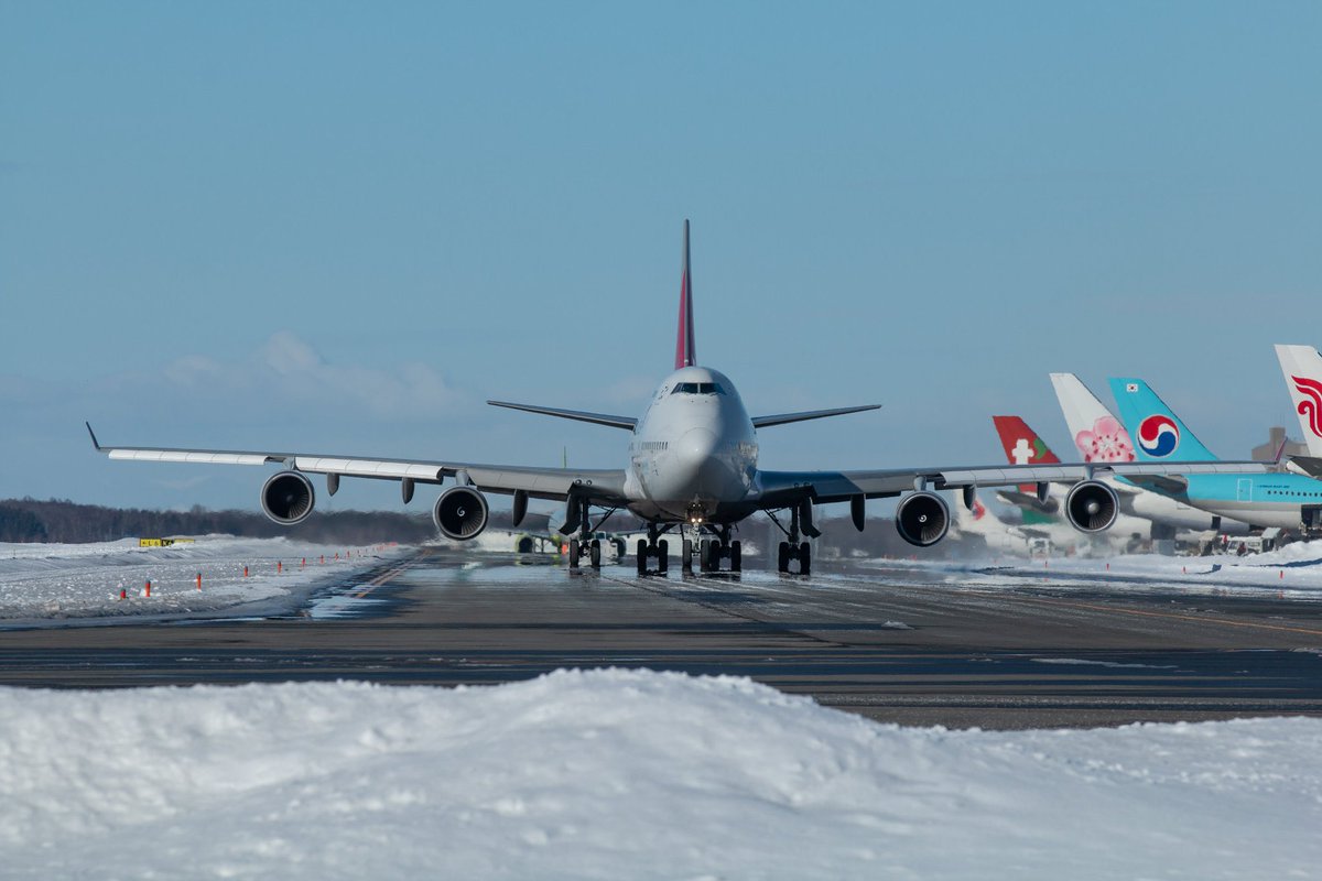 M_Air1119's tweet photo. 2024.1.28
Asiana Airlines
OZ174/OZ175
Boing747-400 (HL7428)
at. Sapporo New Chitose Airport/RJCC

大盛況のJコロ、Gコロから。さすがに撮っていて鳥肌たちました。やはり新千歳はこうでないと。今年はもう何回か行きたいです。 https://t.co/HBSHDIYShg