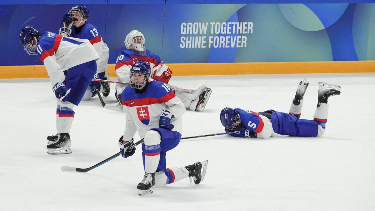A dejected Team Slovakia after defeating over Czechia on the Men's 6-team Ice Hockey Tournament Preliminary Round at the Gangwon 2024 Youth Olympic Games in Gangneung, Republic of Korea.
Photo by Sejeong Lee/IOC Young Reporters

#gangwon2024