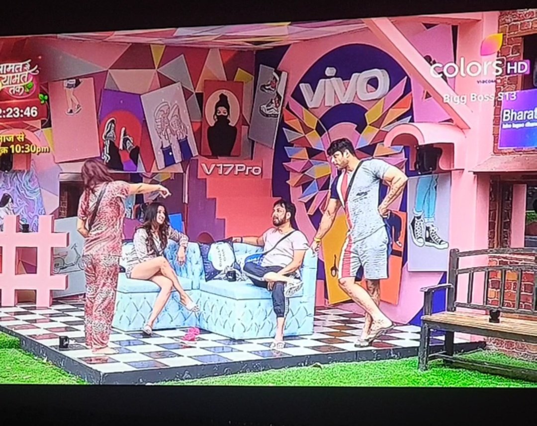 #BB17 grand finale ko khatam hue sirf kuch hrs hi hue hai & ... 

Colors has started the broadcasting of #BiggBoss13 again 😍 

#BB13 supremacy >>>>>>>