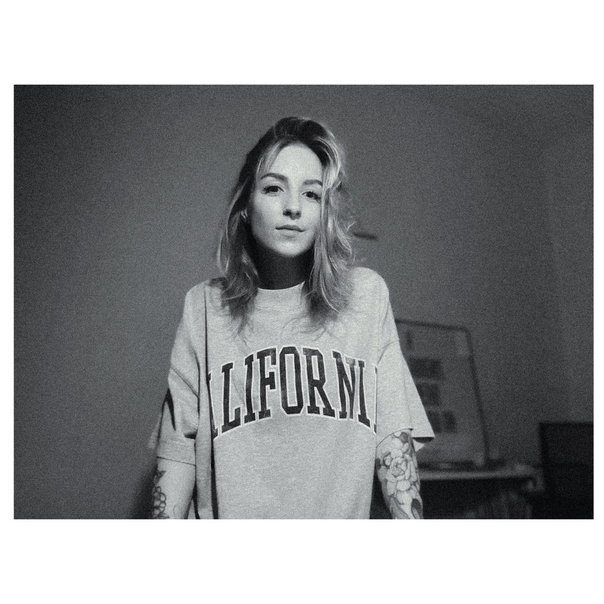 мыслей мошпит. но их умело успокаивает mujuice💜.