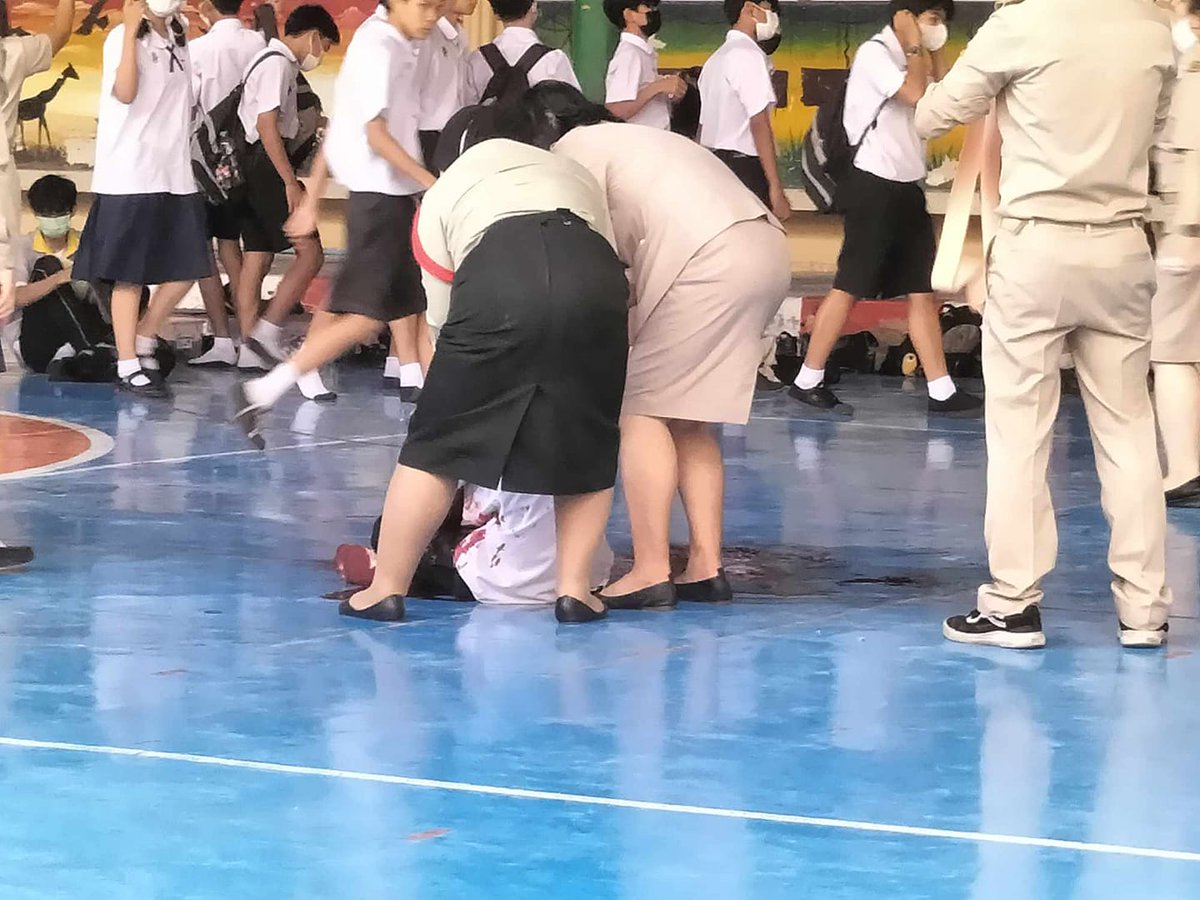 เมื่อเวลาประมาณ 08.35 น.เกิดเหตุ นักเรียนถูกแทงที่ท้องและคอ ได้รับบาดเจ็บ โดยเหตุเกิดภายในโรงเรียนหลังเลิกแถวตอนเช้า ตำรวจ-กู้ภัยถึงที่เกิดเหตุแล้ว กำลังช่วยเหลือปฐมพยาบาลเร่งด่วน
#พัฒนาการ #กรุงเทพ #โหนกระแส