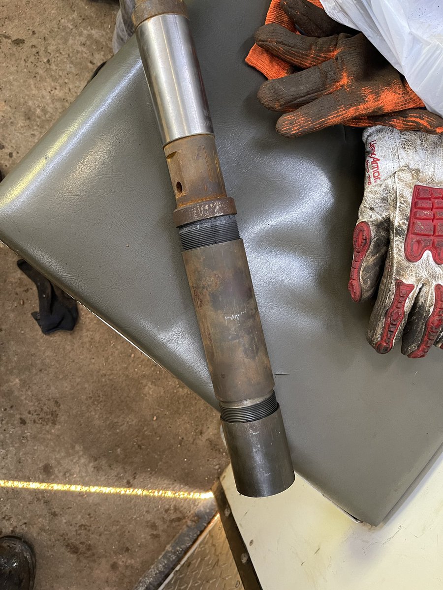 conservativeoil's tweet photo. (#Thread 🪡) Today was #fishing rods day! We came out with a body part on the 4th rod down. 7/8” fixed rod; it parted RIGHT at the guide 😡 I tried with the #babyred fishing tool, but could not knock the guide off because it was such a shallow part #EFT #OFS https://t.co/7IDniqmMI7