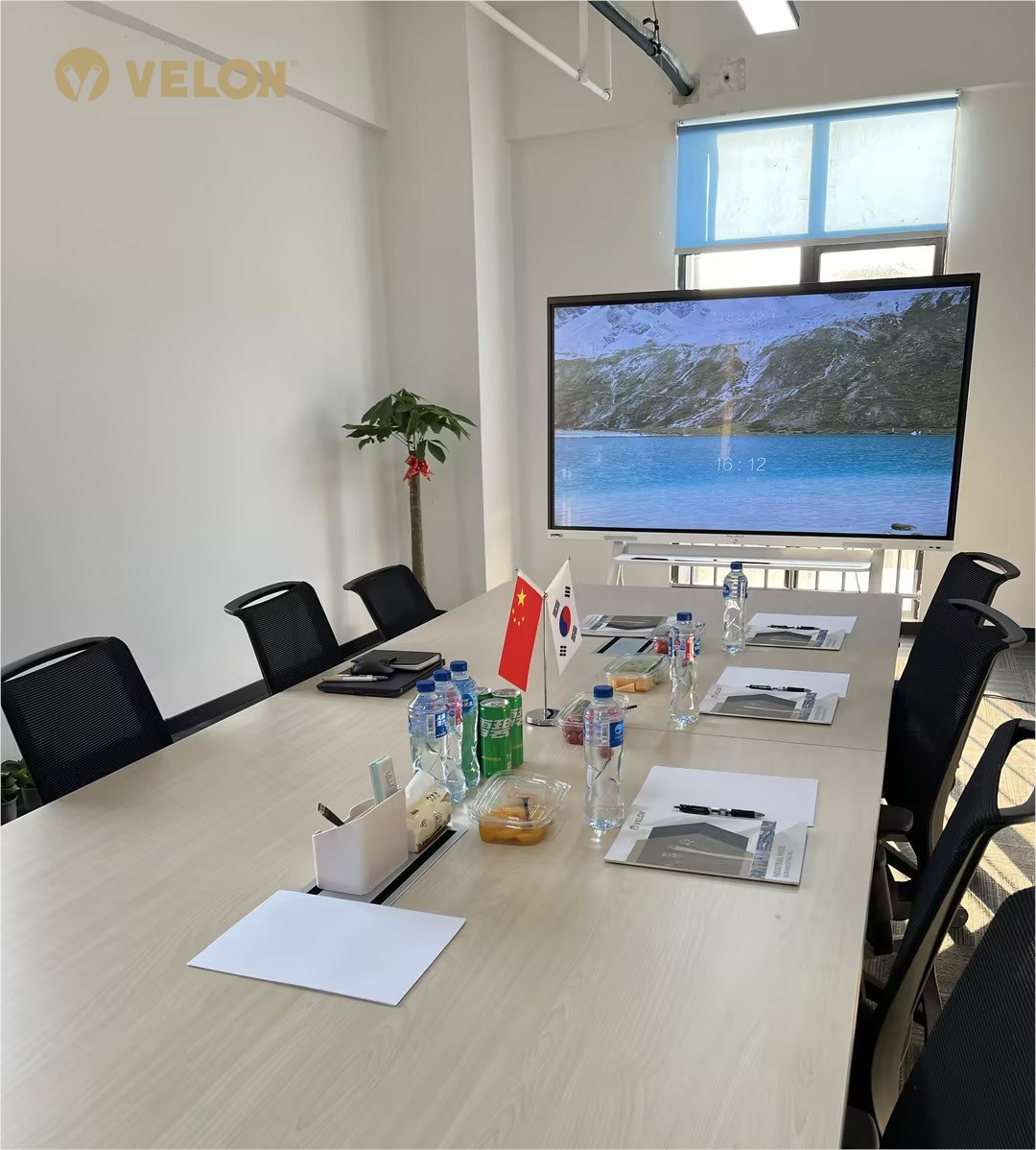 VELON_HOSE's tweet photo. Last week, we invited Korean customers to visit our factory in Shanghai. 🎉 We jointly visited our industrial Rubber hose winding and extrusion production line. 
#hoses #waterhoses #oilhoses #steamhoses #Foodhoses #hosefactory #hosesmanufacturer #chemicalhoses #FactoryTour #OEM https://t.co/Q46dBK4H9e