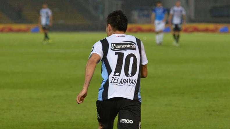 Que falta de respeto la que esta haciendo un chileno culiado que esta llevando la casaca número 10 a un tal Zapelli y Zelarayan
Lo veo jugar y solamente logra que los extrañe más todavía.