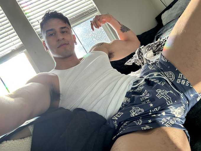 Come here https://t.co/OMVNMAXAZ2