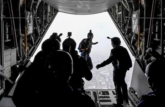 From the ⁦⁦@UnivOfKansas⁩ to the AFC Championship Game! Special Operations MC-130’s that provided the ⁦@NavyLeapFrogs⁩ for the ⁦@Chiefs⁩ vs ⁦@Ravens⁩ game were the same aircraft that performed a ⁦@KU_Football⁩ flyover this season. #RockChalk