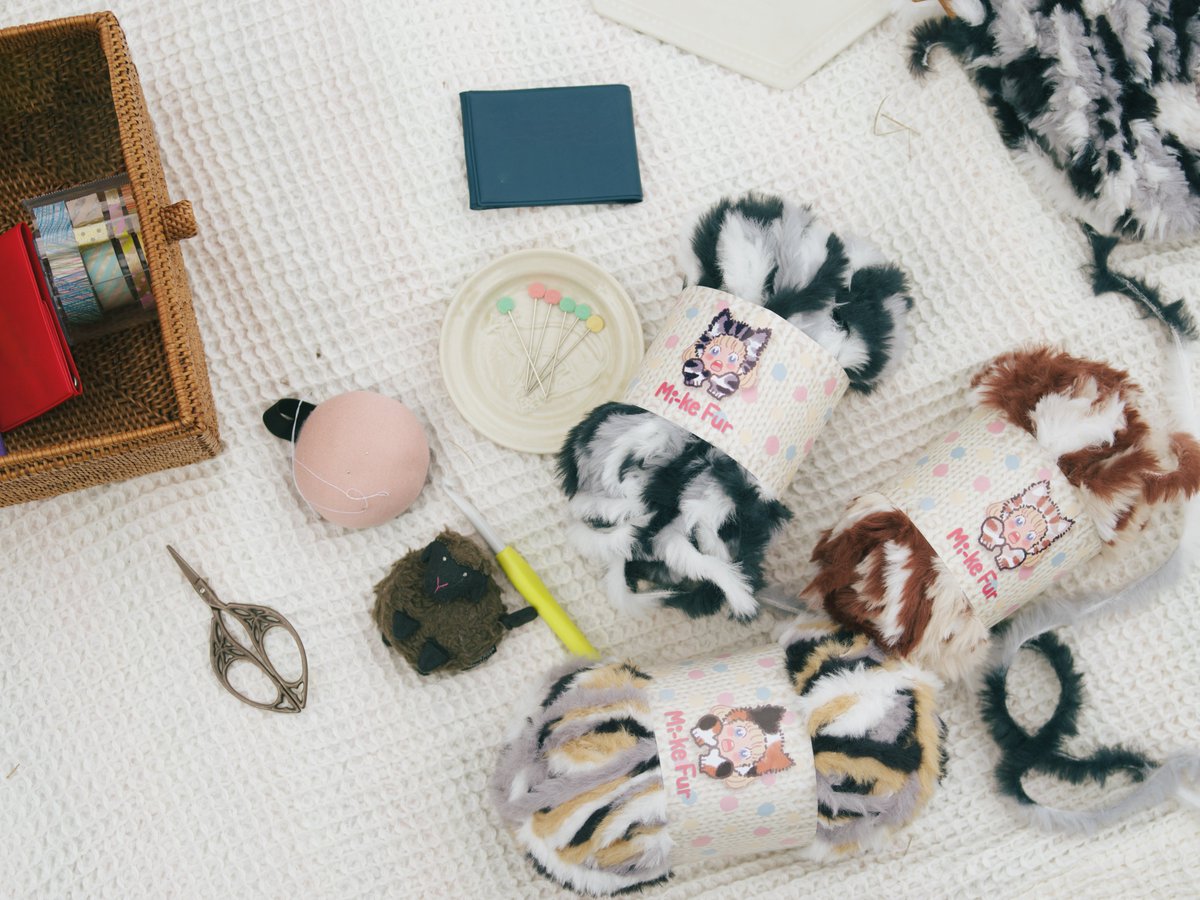 まるでネコ！？
三毛猫カラーの毛糸をチェック！🐈🧶

スキー毛糸より、人気商品のルビーエコファーの三毛猫カラー「Mi-ke Fur（ミケファー）」が3色展開（MIKENEKO、SABATORA、CHATORA）で登場！
⏩soen.tokyo/fashion/news/j…
<a href="/skiyarnmotohiro/">スキー毛糸</a>