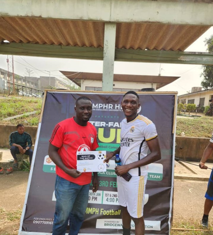 MMPHR_OAU's tweet photo. DAY1 ⚽🏆: (MADRID VS ARSENAL): MAN OF THE MATCH AWARD PRESENTATION TO ALARAPE of REAL MADRID TEAM https://t.co/IecDNRa2C9