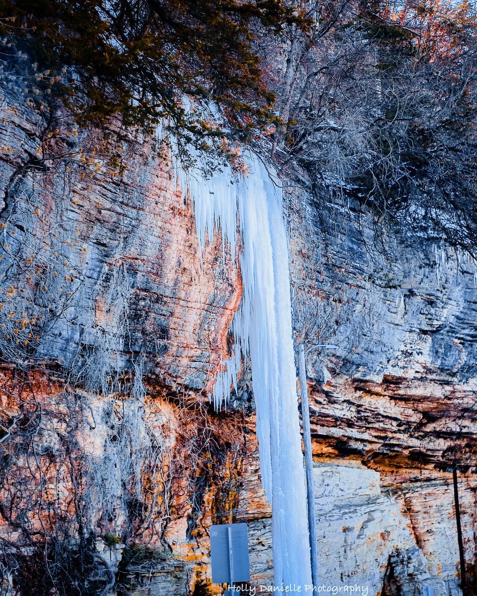 HD_Wiles's tweet photo. Noel, Missouri snow/ice &amp; everything nice January!❄️ I love the cliff overhangs running along the Elk River. ❄️📸❄️ #NoelMissouri 
📸 #HollyDaniellePhotography
#Ozarks #Missouri #elkriver #bluff #snow #onlyinmissouri #swmo #nature #photography #elkriver #travel https://t.co/L1P3ewboPq
