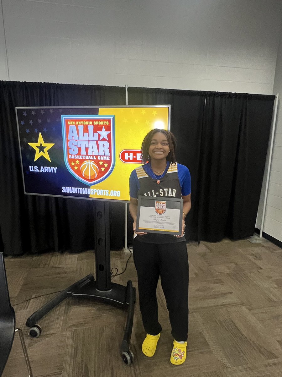 scladybuffhoops's tweet photo. Congratulations to our very own @DudaIgiehon on being chosen to represent Clemens Girls Basketball in the San Antonio Sports All-Star Basketball Game! We are so proud, way to go Duda! https://t.co/D2qNAWloRS