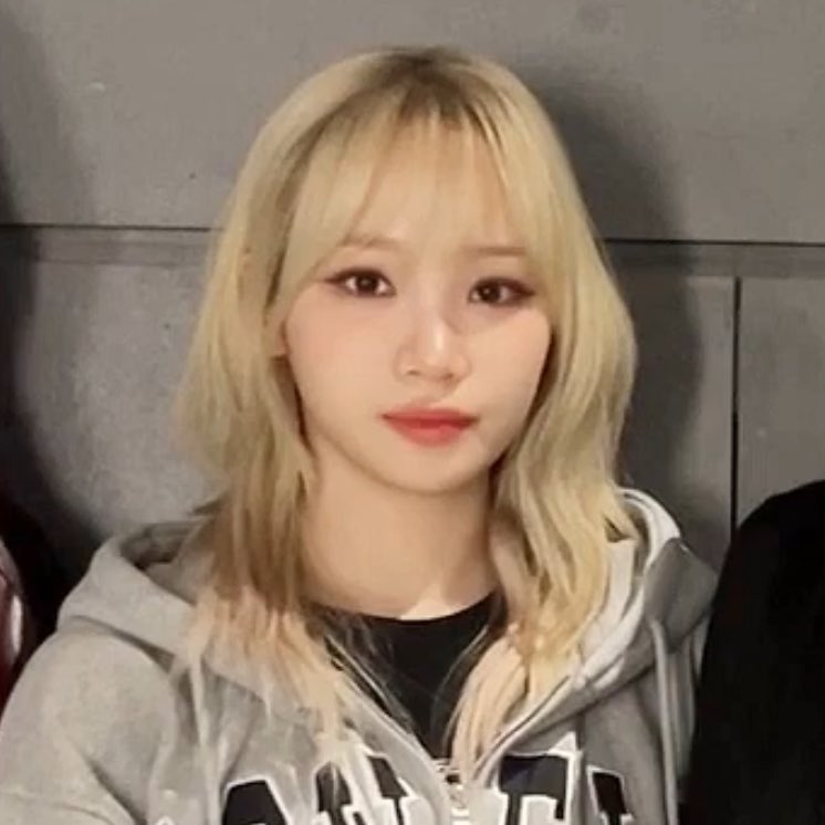 BLONDE CHAEWON AFTER 4 YEARS

2020                                           2024
