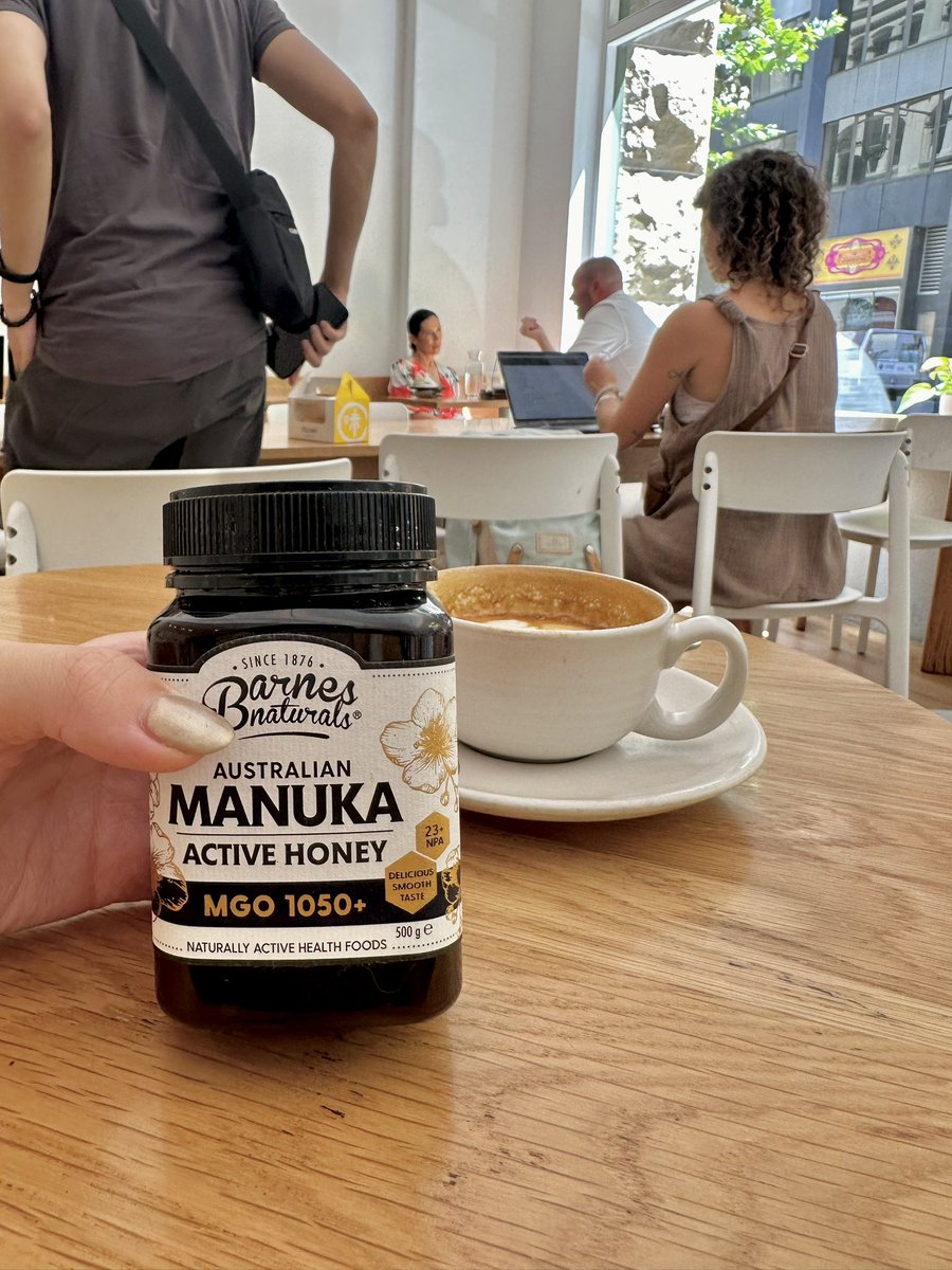 300ドルのハチミツ🤣約3万円🤣🤣🤣オーストラリア、ニュージーランドでは、マヌカハニーは医療でも使われているみたいです。  免疫力アップ、抗炎症作用の為に今日から毎日1スプーン舐めたいとおもいます。