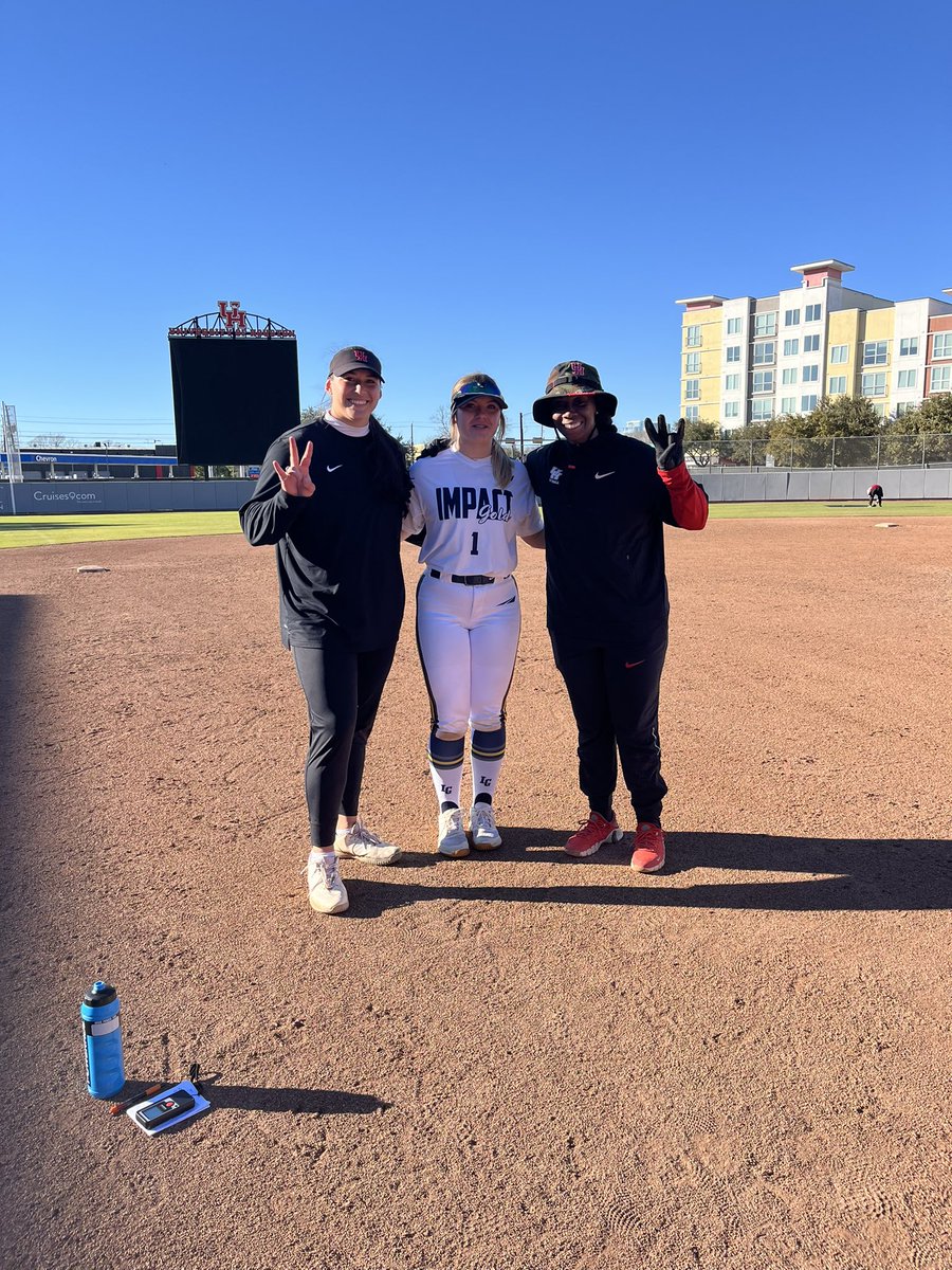 Had an amazing time at the @UHCougarSB elite camp today. Thank you @Coach_Ves @nadiataylor88 and @hopetraut for having me out. Learned a lot of great things about the program and learned new things to help me elevate my game. @jazzvesely @raydvaughn @IGVaughn16u