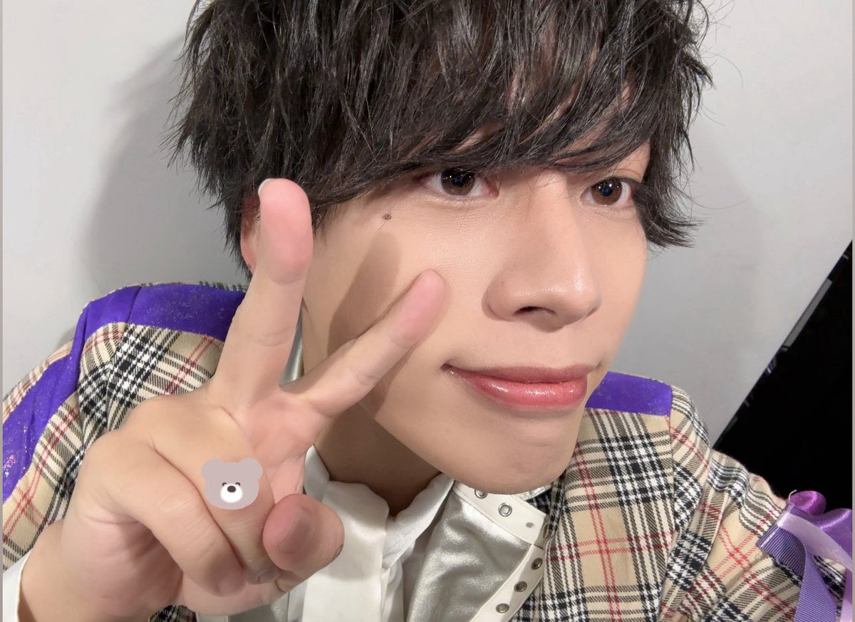 AzOne_Hiroki's tweet photo. 本日のラスト対バン
ありがとうございました！！✨

ラスト対バンっていう1回しかない
俺に会いに来てくれて本当にありがとう。
なんか俺はもう緊張しだしてるけど
ラストLIVE全力で笑顔で楽しみます！🫶🏻

ラストLIVEも頑張るぞ！！❤️‍🔥 https://t.co/AqJJOPGw11