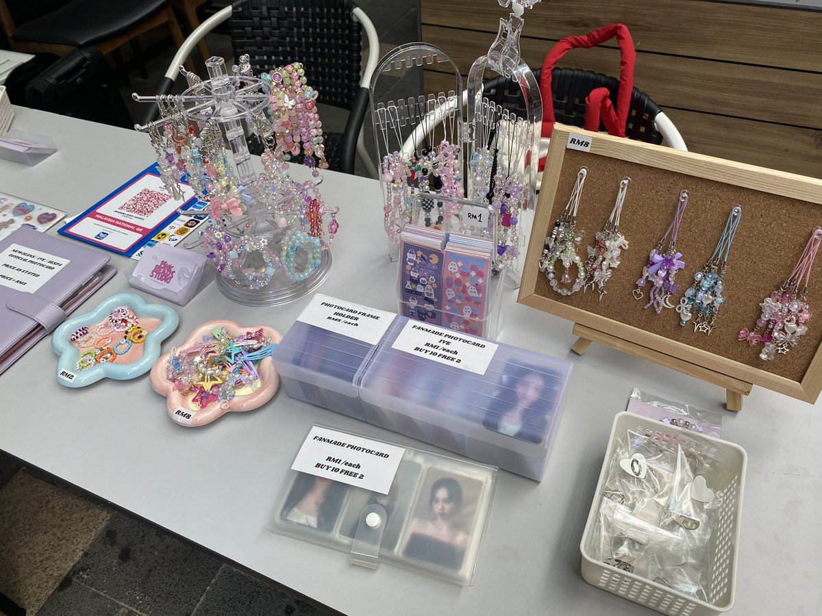 peadstudio's tweet photo. We’re here at #BloomingWithMiShu ! Don’t forget to visit our vendor booth 💗

📅27th January 2024
📍Dolce &amp; Co, Lalaport KL
🕛 12PM - 4.30PM https://t.co/Dq1kNItjsD