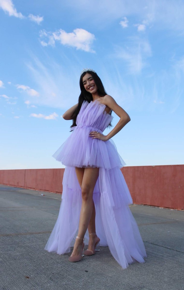 mouthfulofmilky's tweet image. I didn’t go to my senior prom because I didn’t have one LOL #classof2020

My mom went out of her way to grab me a dress nonetheless and a lovely friend took these photos for me! 💜