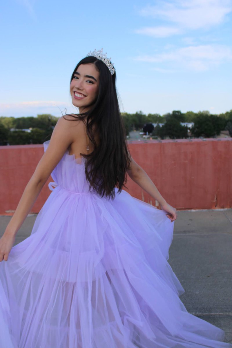 mouthfulofmilky's tweet image. I didn’t go to my senior prom because I didn’t have one LOL #classof2020

My mom went out of her way to grab me a dress nonetheless and a lovely friend took these photos for me! 💜