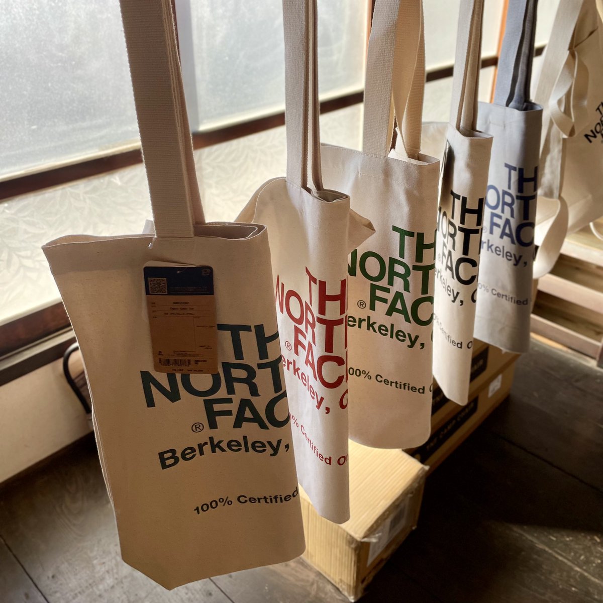 tateisukanna_'s tweet photo. 盛り上がっております3周年セール
まさかのノースフェイス全品
ギアもアパレルも35%OFF
当たり前ですがある限り
早い者勝ちなので
狙ってるモノはダッシュでどうぞ
#タテイスカンナ #thenorthface #lander6 #セール #3周年 #sale #3周年セール #organiccottontote #fieludenscooler #tnfcampchair https://t.co/3vCD4hRFhY