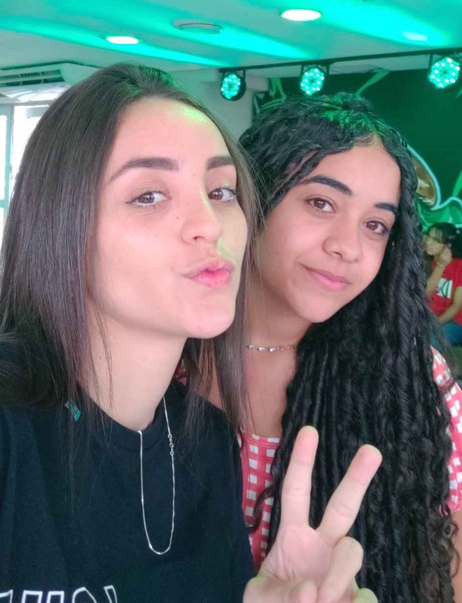 bccams_'s tweet photo. minha foto favorita 🥹❤️ os brilhos nos olhos não negam o quanto esse dia foi especial 🥰 @loud_babi amooo vc https://t.co/kEL8limY45