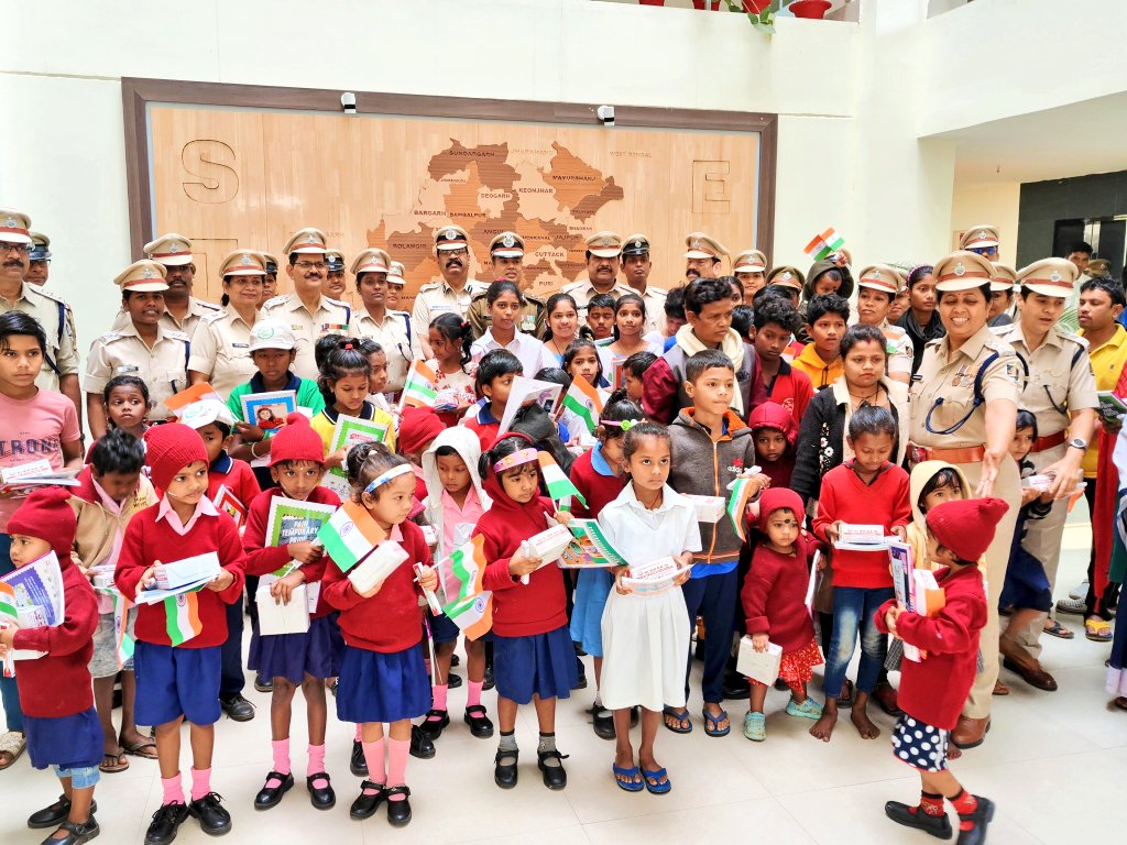 We (EOW & STF) celebrated Republic Day with our neighbouring underprivileged children. Many of them want to be a police officer. Our wishes & prayers for them. Some of them will be donning the khaki uniform in coming years. @odisha_police @CIDOdisha