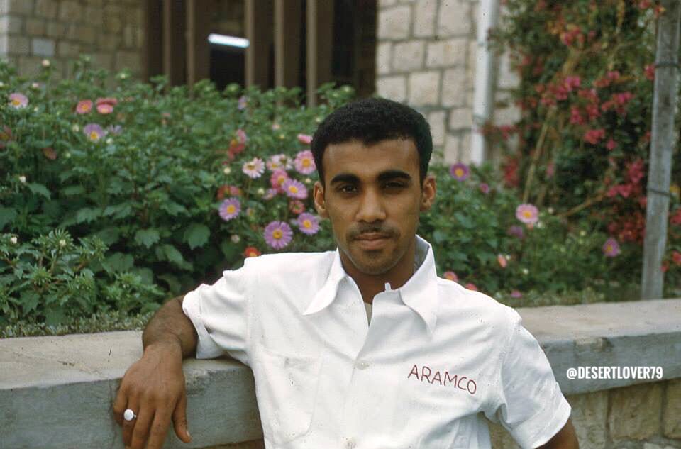 desertlover79's tweet image. موظف سعودي في شركة ارامكو في مدينة الظهران 1956 م