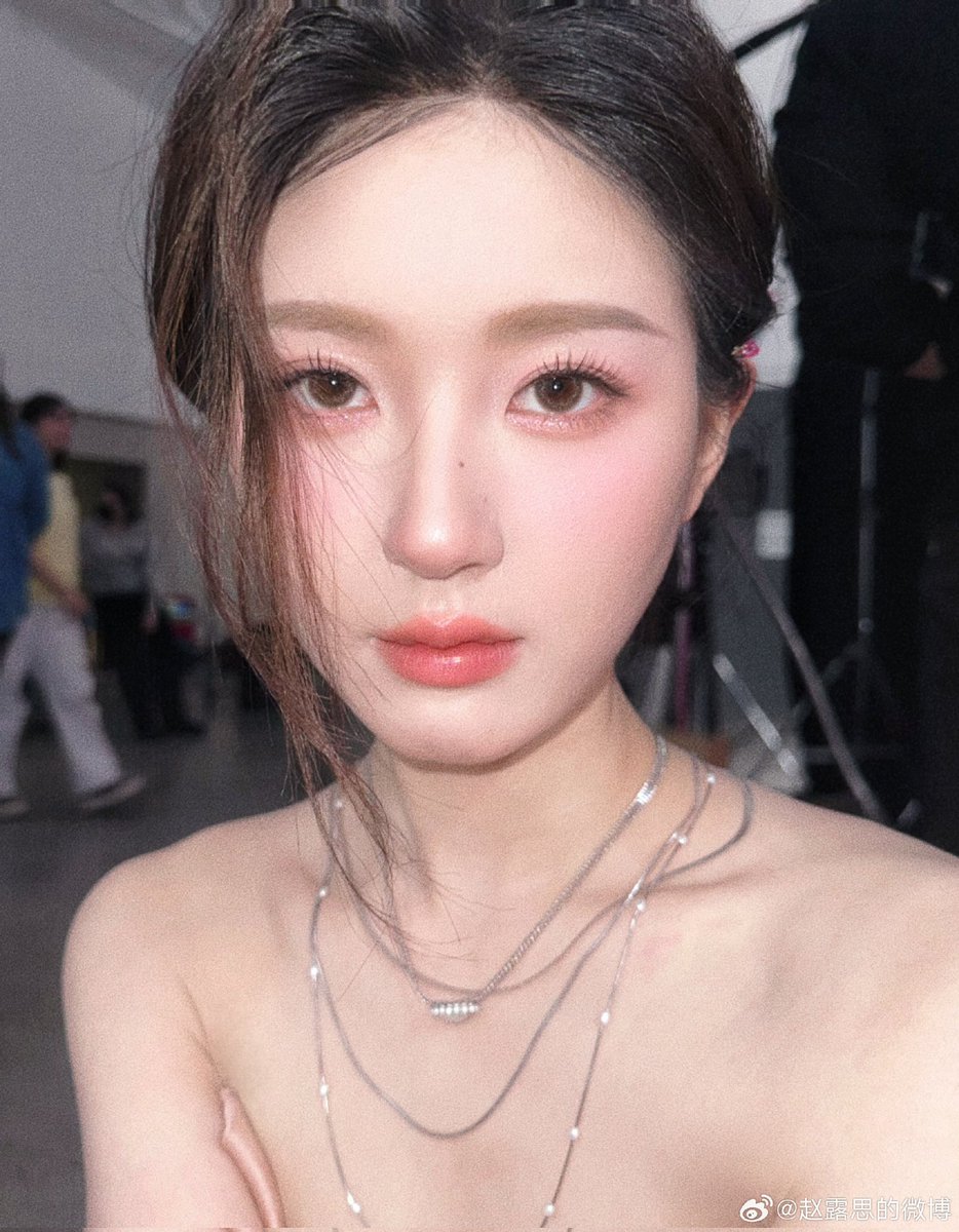 240127 | 🌹 Weibo Update！✨

[ Caption ]
" 🎧 "

🖇️bitly.ws/3aWIg

#จ้าวลู่ซือ #赵露思 #Zhaolusi