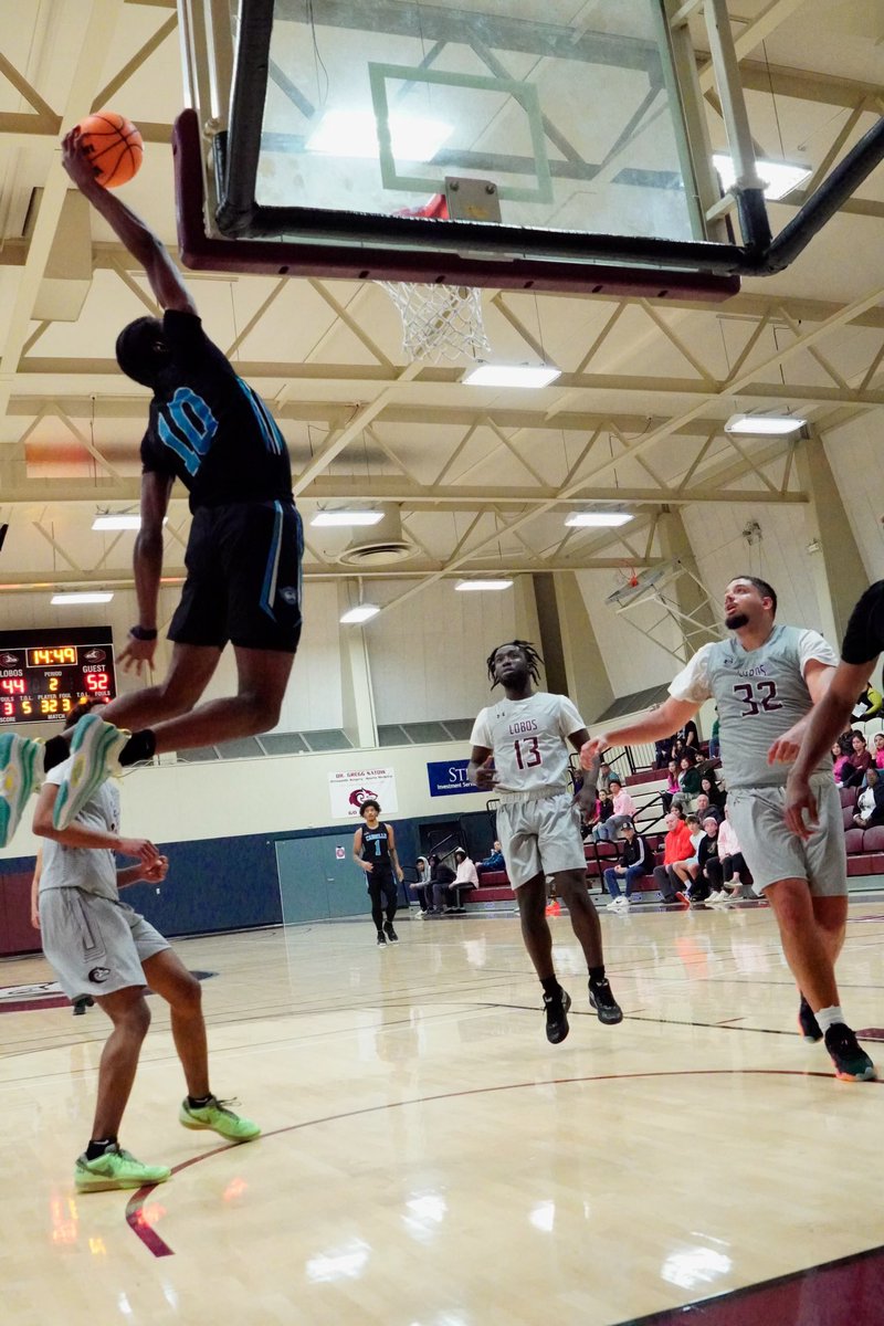 What’s going on here 👀👀👀👀

Solomon Tucker from Cabrillo with a poster 🤯🤯