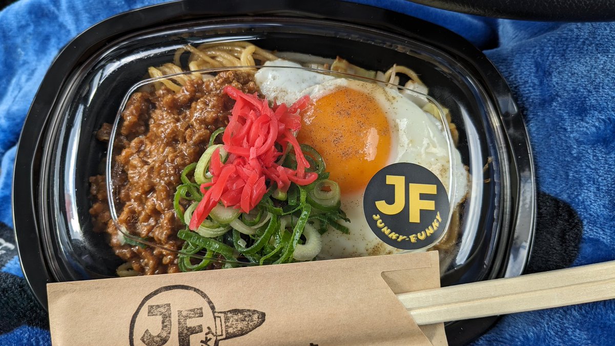 LoveS0410's tweet photo. 久しぶりのジャンキーさん
肉味噌焼きそば
肉味噌がほんま美味しい
2人にも会えて、お話出来て嬉しかった(*≧∀≦*)
#JunkyFunky
#オムそば
#焼きそば https://t.co/GPjYrQ0hI8