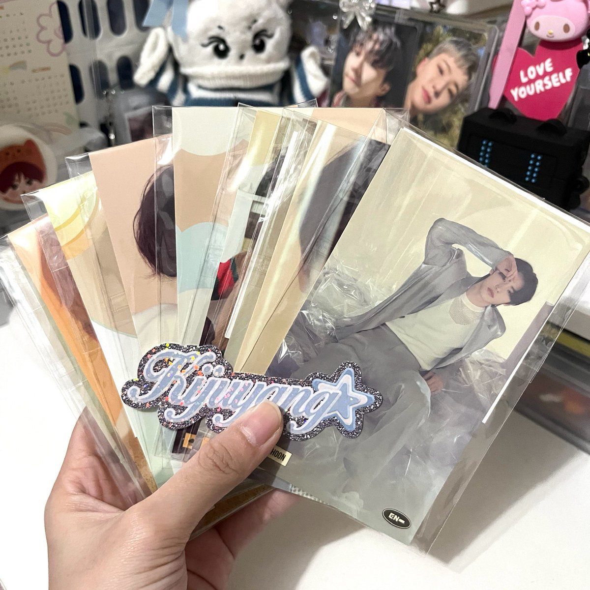 hi, good afternoon! sa mga aattend ng fan gathering sa sm sucat today, i’ll be attending din and might as well hand out these sa mga lalapit sakin hehe (limited)

🐰 clue : jungwon blep pc 
       in cinna holder

#kijuyang #kiwonniee #smfanverse #smcitysucat #enhypenfangathering