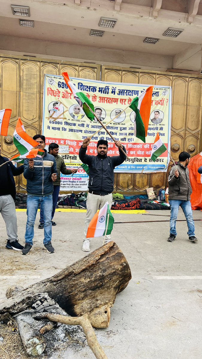 आज आंदोलन का 591 वाँ दिन है और भूखहड़ताल का 34 वाँ दिन है ये संघर्ष इतना लंबा क्यों हो रहा है आप को जानना चाहिए ।

📌1-: हमारे समाज के नेताओ में किसी को हिम्मत नहीं की सब लोग एकजुट होकर माननीय योगी जी के पास जाये और अपने समाज के बच्चो की पीड़ा और दर्द सुनाये और न्याय दिलवाये ।