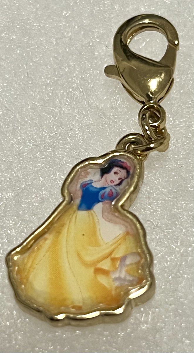 TeriE's tweet photo. Vintage #DisneyParks #PrincessSnowWhite Enamel Charm 2 Side Goldtone Clip FREE SHIP
#disneyjewelry #disneycharmbracelet #disneyfashion #charms #disneycharms #disneyprincess #snowwhite #ebayfinds #charmbracelet #vintagejewelry #cliponcharms
https://t.co/GAFctP8VnC #eBay https://t.co/SxmU7VuKIJ