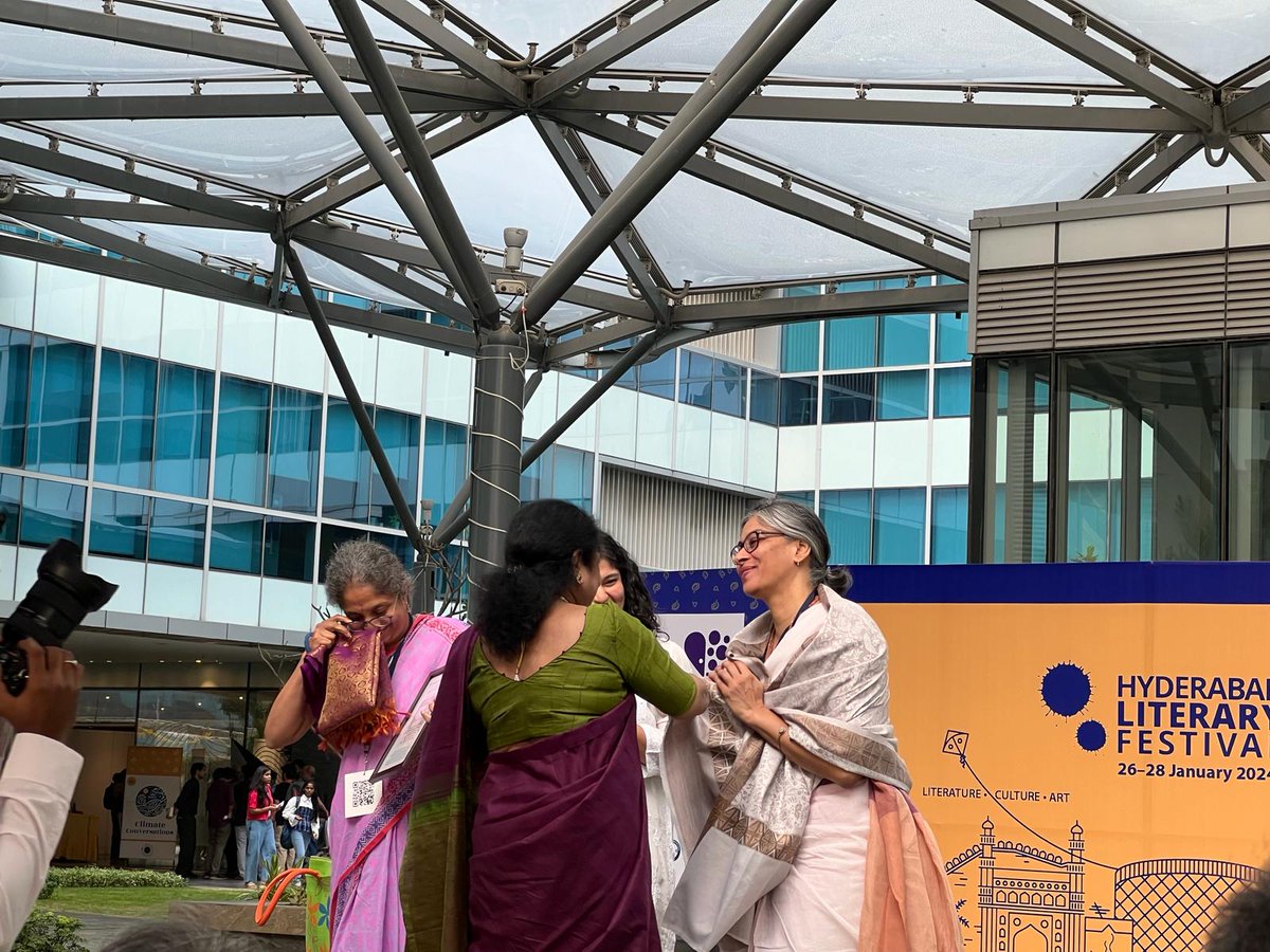 The 15th <a href="/rayaprolprize/">rayaprolprize</a> was presented yesterday to Nikita Deshpande <a href="/deepblueruin/">Nikita Deshpande 🌈🧙</a> at the <a href="/HydLitFest/">Hyderabad Lit Fest</a>. <a href="/sridala/">Sridala Swami</a> and Nikita read some beautiful and poignant poetry. Aparna Rayaprol &amp; Manorama Kanuri represented the Srinivas Rayaprol Trust.