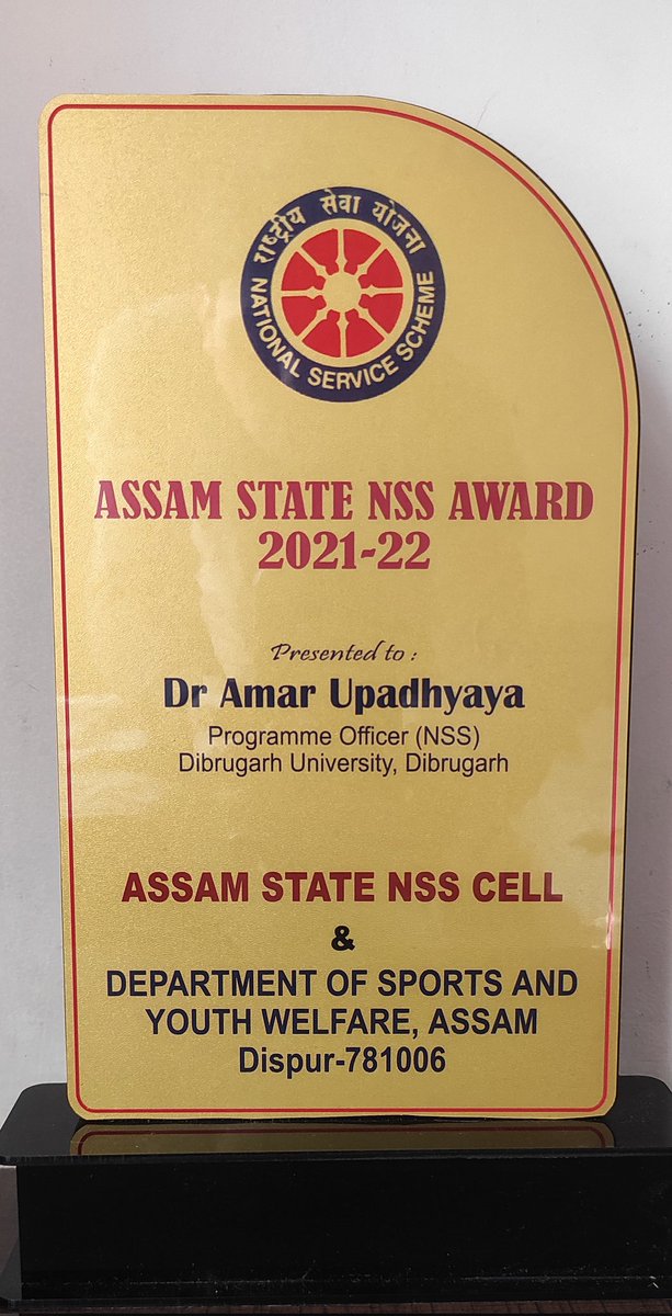 nss_dupg_unit's tweet photo. Dr. Amar Upadhyaya, PO of NSS PG Unit Dibrugarh University was conferred NSS State level award at the function of RD, Ghy by honorable Governor of Assam  honourable CM of Assam.@_NSSIndia @CMOfficeAssam @DibruUniv @NSSCellDU @nss_rdguwahati @YASMinistry  @PMOIndia @SchoolEdnAssam https://t.co/308SZbk2vN