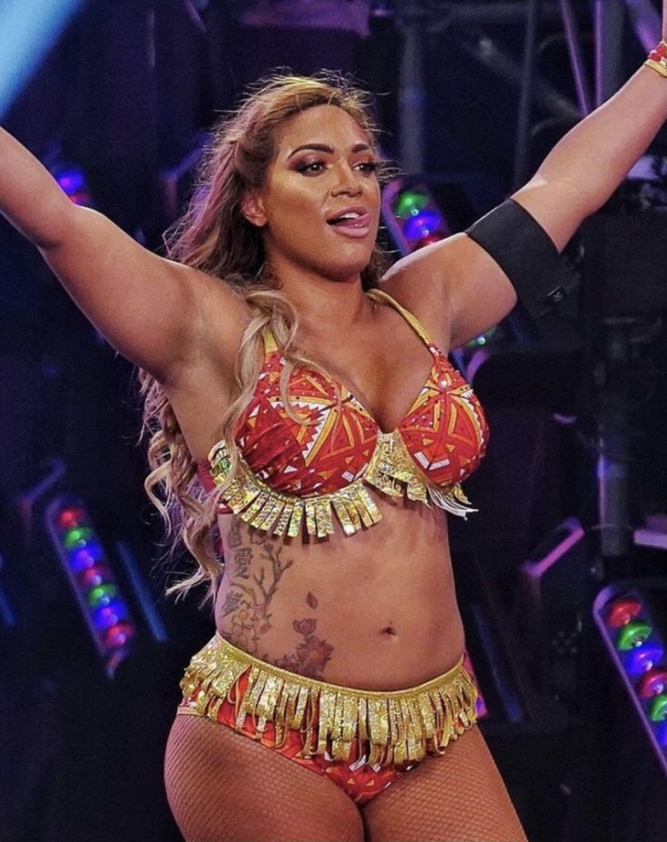 Elektra Lopez just debuted on Smackdown and rejoined Legado Del Fantasma! She's so hot! #SmackDown #LegadoDelFantasma #ElektraLopez #HotLatinas