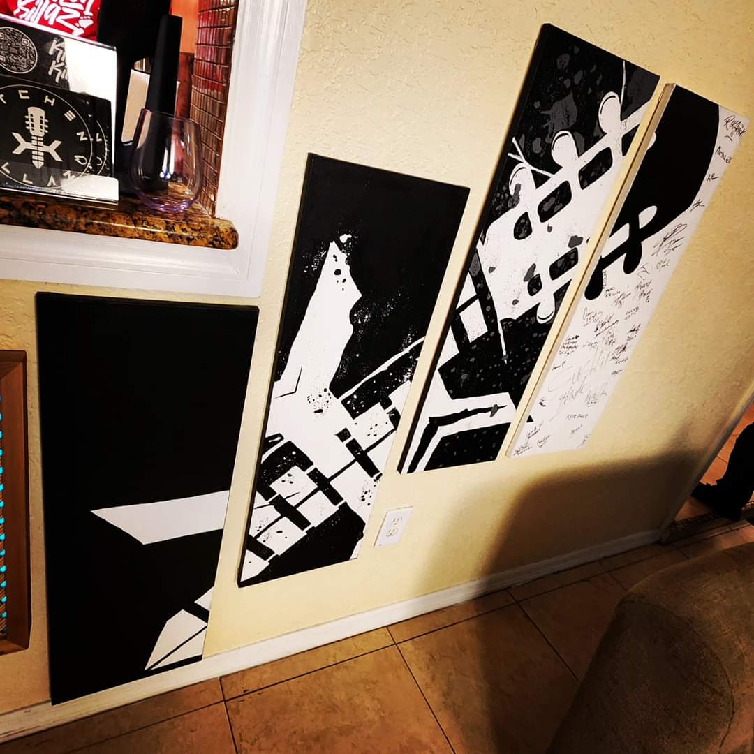 JBauerart's tweet photo. Can you guess where I am tonight?
#JBauerart #art #artist #kitchen #kitchenkillaz #Fridaynight #Friday #weekend https://t.co/q5zjVVj1wV