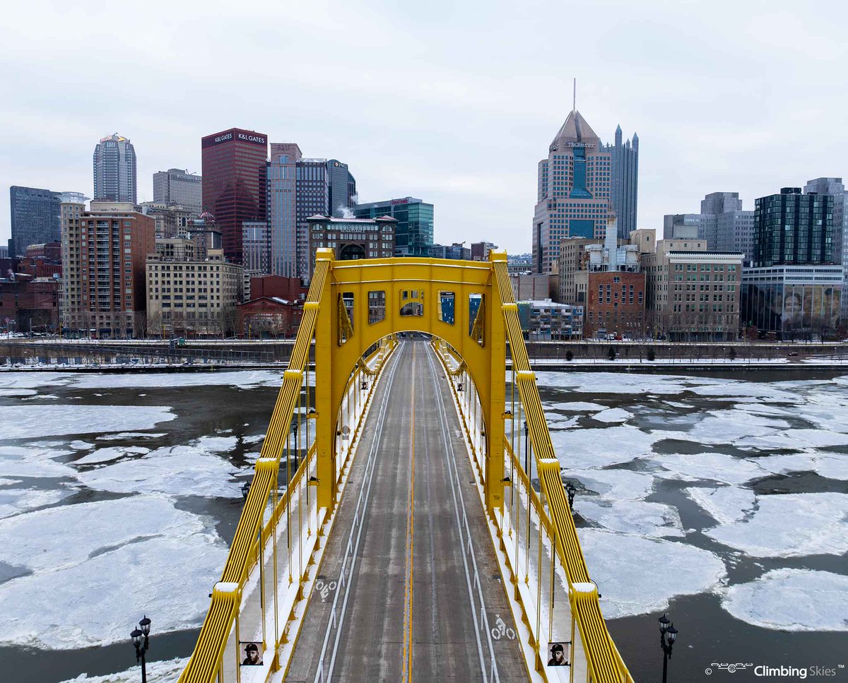 Climbing_Skies's tweet photo. Ice surrounds the Roberto Clemente Bridge crossing the Allegheny River with the city on the other side. 

#photography #dji #pittsburghpa #robertoclementebridge #pennsylvaniaisbeautiful #skyline #uniqueviews #explore #winter #frozen #ice #snow  #coldweather #climbingskies https://t.co/jmIBOjnXZJ