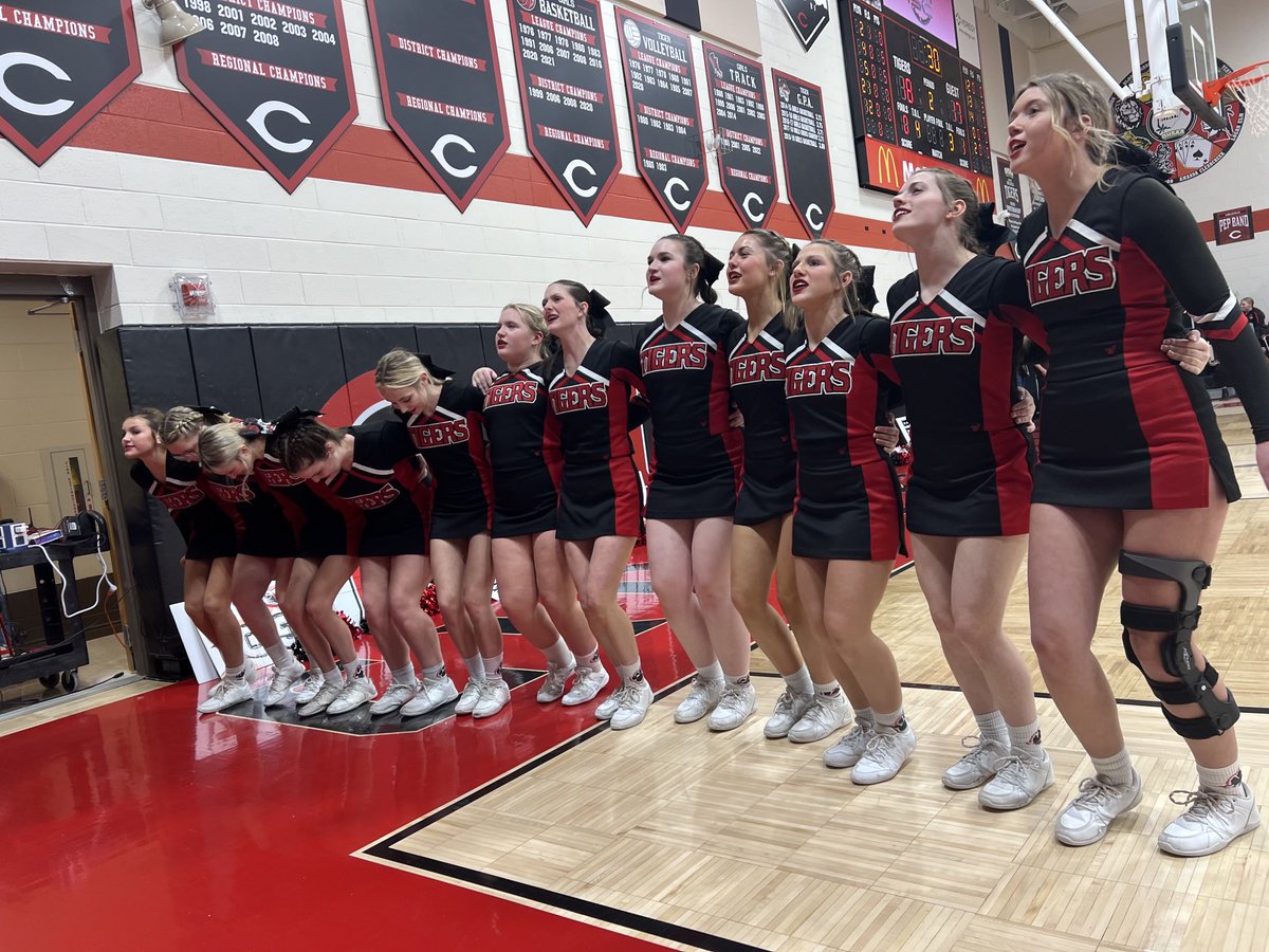 halleykimberly's tweet photo. Tigers leading as we head into 3rd Period vs Braves @cvboysbkb @CirclevilleBand @CV_Cheer #CountyRivalry https://t.co/OejmWAL00g